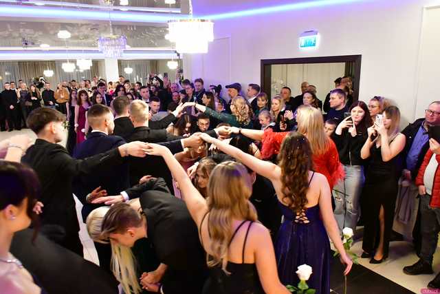[WIDEO/FOTO] Ten wieczór zapamiętają na zawsze! Studniówka strzegomskiego LO