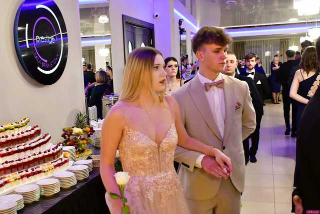 [WIDEO/FOTO] Ten wieczór zapamiętają na zawsze! Studniówka strzegomskiego LO