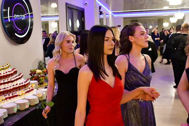 [WIDEO/FOTO] Ten wieczór zapamiętają na zawsze! Studniówka strzegomskiego LO