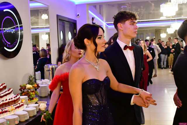 [WIDEO/FOTO] Ten wieczór zapamiętają na zawsze! Studniówka strzegomskiego LO