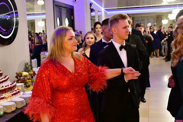 [WIDEO/FOTO] Ten wieczór zapamiętają na zawsze! Studniówka strzegomskiego LO
