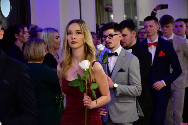[WIDEO/FOTO] Ten wieczór zapamiętają na zawsze! Studniówka strzegomskiego LO