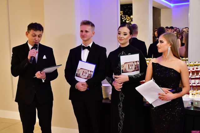 [WIDEO/FOTO] Ten wieczór zapamiętają na zawsze! Studniówka strzegomskiego LO