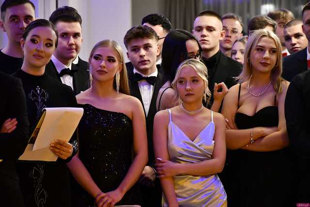 [WIDEO/FOTO] Ten wieczór zapamiętają na zawsze! Studniówka strzegomskiego LO
