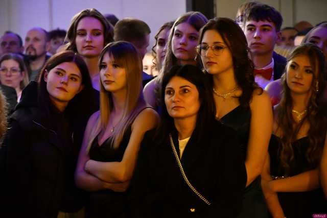 [WIDEO/FOTO] Ten wieczór zapamiętają na zawsze! Studniówka strzegomskiego LO
