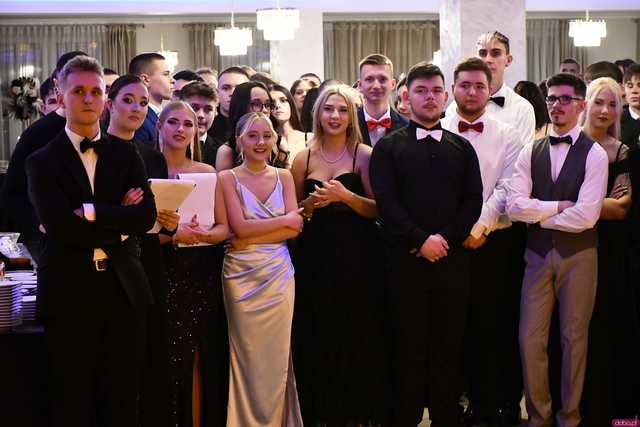 [WIDEO/FOTO] Ten wieczór zapamiętają na zawsze! Studniówka strzegomskiego LO