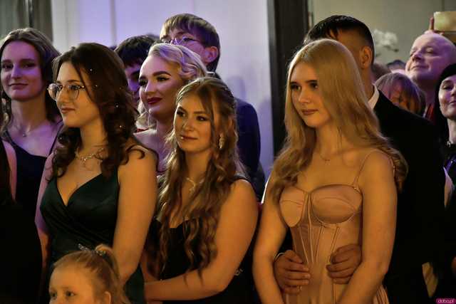 [WIDEO/FOTO] Ten wieczór zapamiętają na zawsze! Studniówka strzegomskiego LO