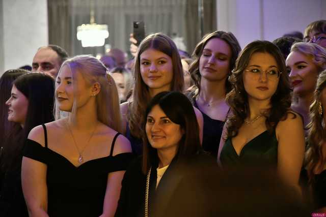 [WIDEO/FOTO] Ten wieczór zapamiętają na zawsze! Studniówka strzegomskiego LO
