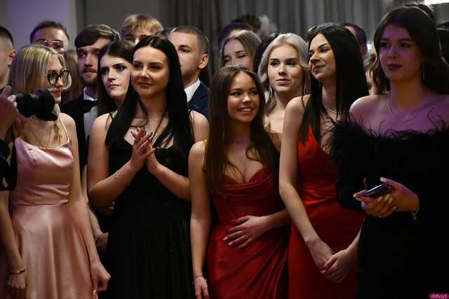 [WIDEO/FOTO] Ten wieczór zapamiętają na zawsze! Studniówka strzegomskiego LO