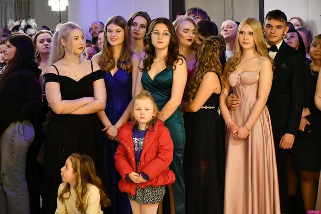 [WIDEO/FOTO] Ten wieczór zapamiętają na zawsze! Studniówka strzegomskiego LO