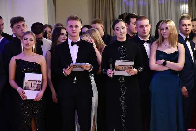 [WIDEO/FOTO] Ten wieczór zapamiętają na zawsze! Studniówka strzegomskiego LO