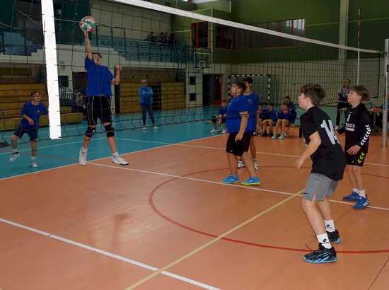 [FOTO] Chłopcy z klas 6 rywalizowali w siatkarskim turnieju czwórek