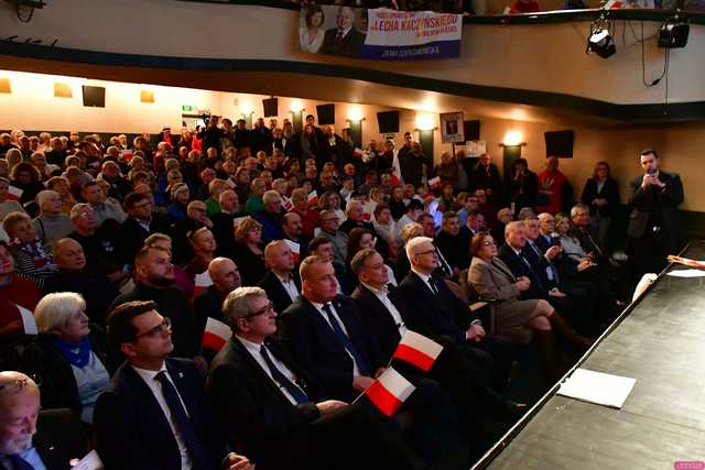 [WIDEO/FOTO] Przemysław Czarnek wizytował w Świdnicy. Wyraził wsparcie dla Karola Nawrockiego