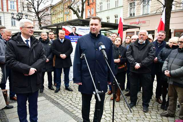 [WIDEO/FOTO] Przemysław Czarnek wizytował w Świdnicy. Wyraził wsparcie dla Karola Nawrockiego