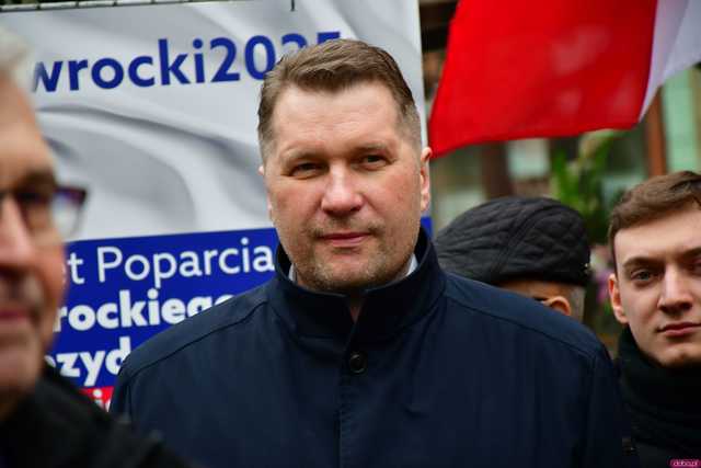 [WIDEO/FOTO] Przemysław Czarnek wizytował w Świdnicy. Wyraził wsparcie dla Karola Nawrockiego