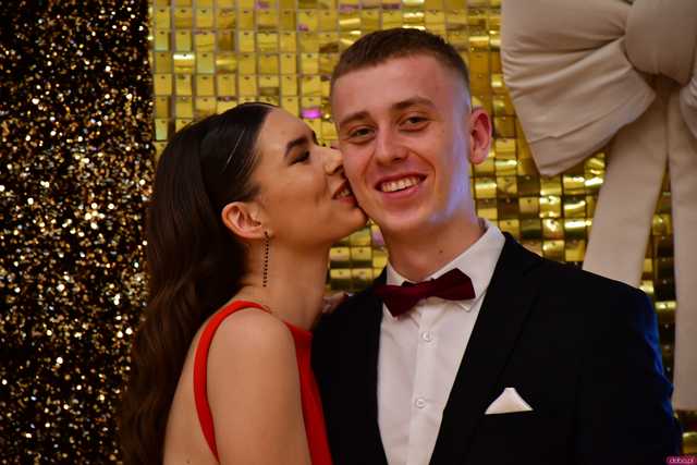 [WIDEO/FOTO] Ależ to był bal! Studniówka maturzystów ze świdnickiego Banacha 