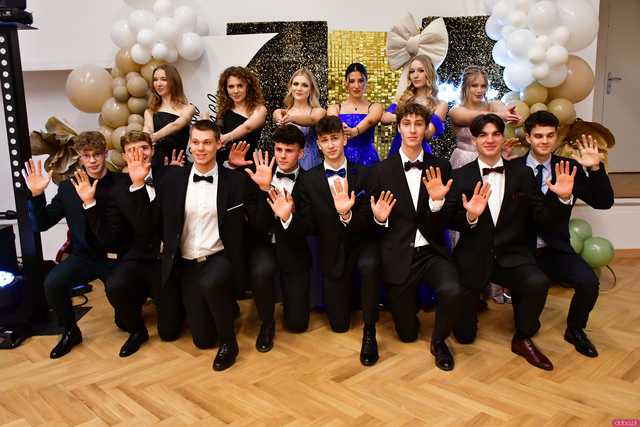 [WIDEO/FOTO] Ależ to był bal! Studniówka maturzystów ze świdnickiego Banacha 