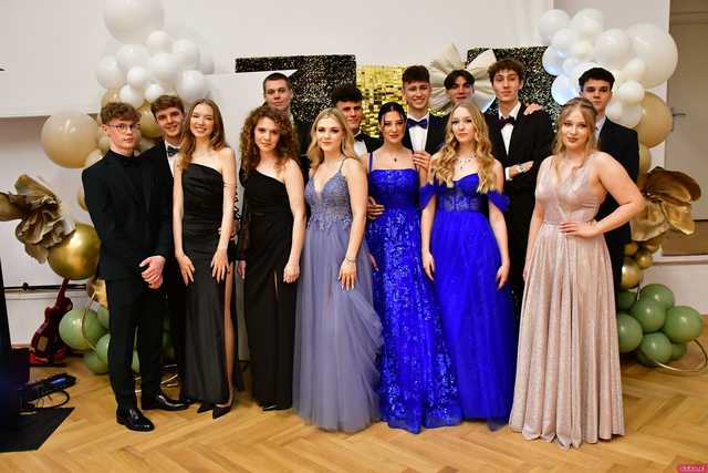 [WIDEO/FOTO] Ależ to był bal! Studniówka maturzystów ze świdnickiego Banacha 