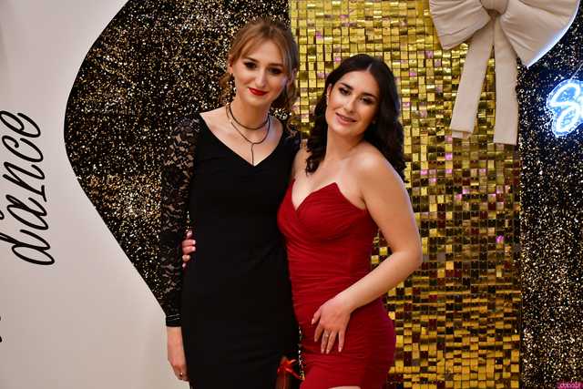 [WIDEO/FOTO] Ależ to był bal! Studniówka maturzystów ze świdnickiego Banacha 