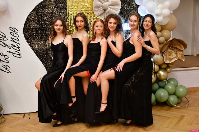 [WIDEO/FOTO] Ależ to był bal! Studniówka maturzystów ze świdnickiego Banacha 