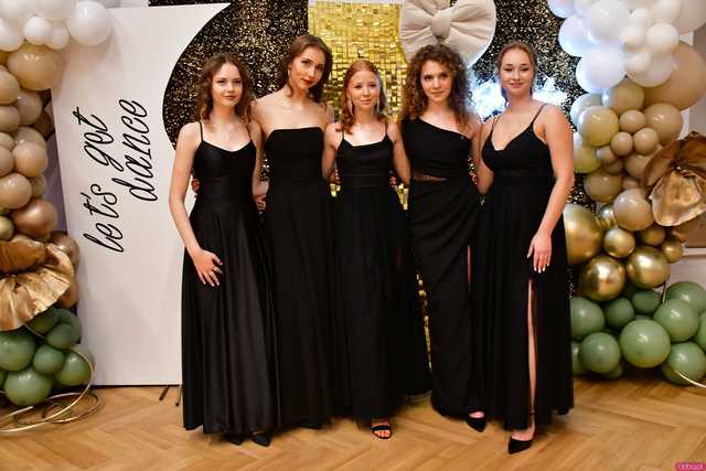 [WIDEO/FOTO] Ależ to był bal! Studniówka maturzystów ze świdnickiego Banacha 