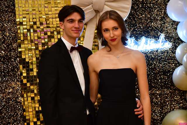 [WIDEO/FOTO] Ależ to był bal! Studniówka maturzystów ze świdnickiego Banacha 