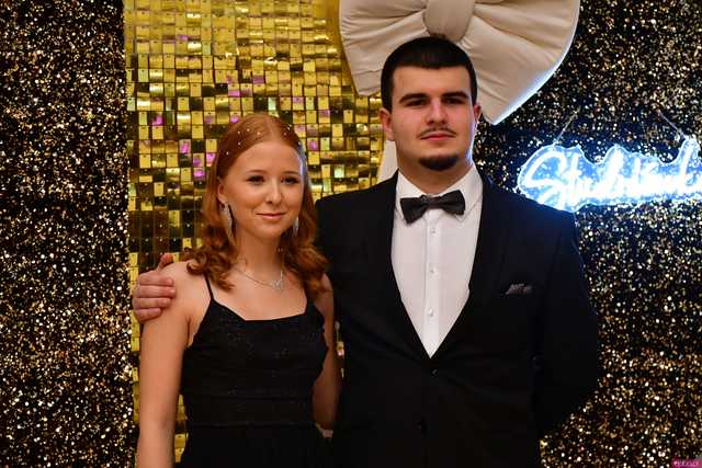 [WIDEO/FOTO] Ależ to był bal! Studniówka maturzystów ze świdnickiego Banacha 