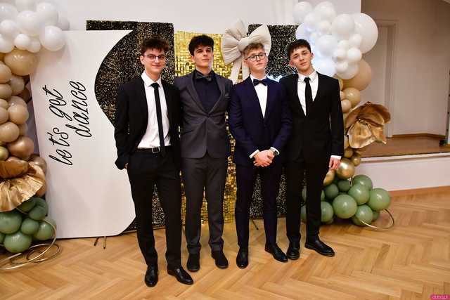 [WIDEO/FOTO] Ależ to był bal! Studniówka maturzystów ze świdnickiego Banacha 