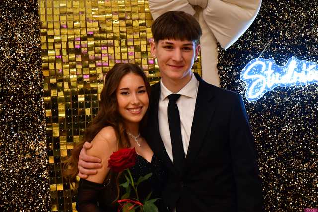 [WIDEO/FOTO] Ależ to był bal! Studniówka maturzystów ze świdnickiego Banacha 