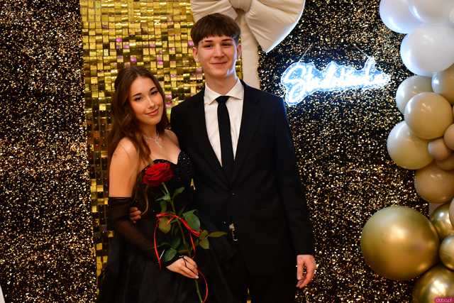 [WIDEO/FOTO] Ależ to był bal! Studniówka maturzystów ze świdnickiego Banacha 
