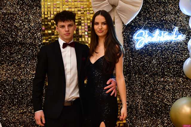 [WIDEO/FOTO] Ależ to był bal! Studniówka maturzystów ze świdnickiego Banacha 