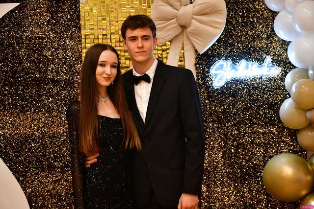 [WIDEO/FOTO] Ależ to był bal! Studniówka maturzystów ze świdnickiego Banacha 