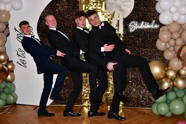 [WIDEO/FOTO] Ależ to był bal! Studniówka maturzystów ze świdnickiego Banacha 