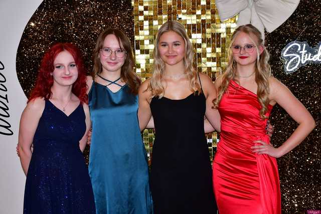 [WIDEO/FOTO] Ależ to był bal! Studniówka maturzystów ze świdnickiego Banacha 