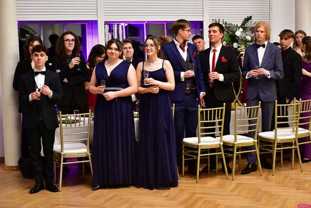 [WIDEO/FOTO] Ależ to był bal! Studniówka maturzystów ze świdnickiego Banacha 