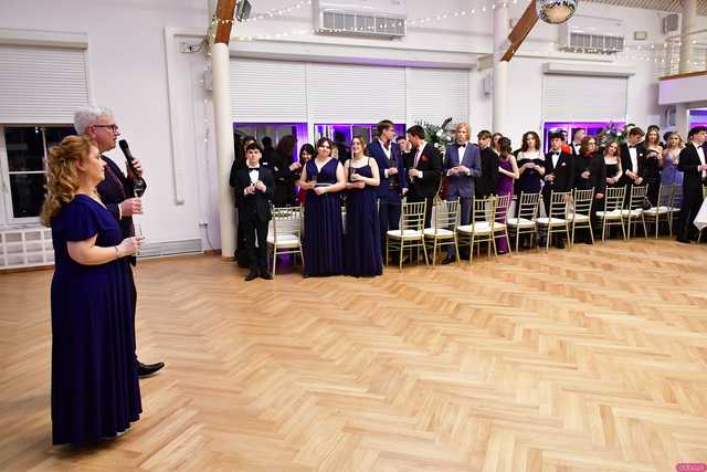 [WIDEO/FOTO] Ależ to był bal! Studniówka maturzystów ze świdnickiego Banacha 