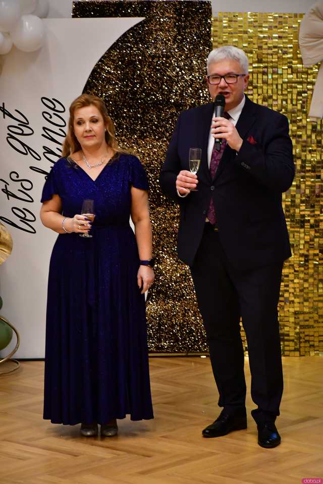 [WIDEO/FOTO] Ależ to był bal! Studniówka maturzystów ze świdnickiego Banacha 