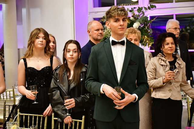 [WIDEO/FOTO] Ależ to był bal! Studniówka maturzystów ze świdnickiego Banacha 