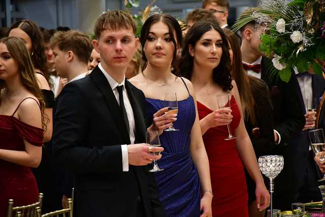 [WIDEO/FOTO] Ależ to był bal! Studniówka maturzystów ze świdnickiego Banacha 