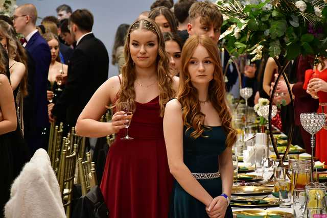 [WIDEO/FOTO] Ależ to był bal! Studniówka maturzystów ze świdnickiego Banacha 