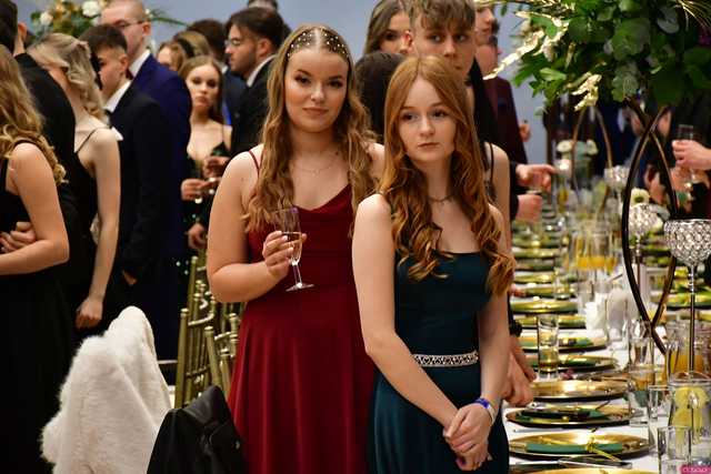 [WIDEO/FOTO] Ależ to był bal! Studniówka maturzystów ze świdnickiego Banacha 
