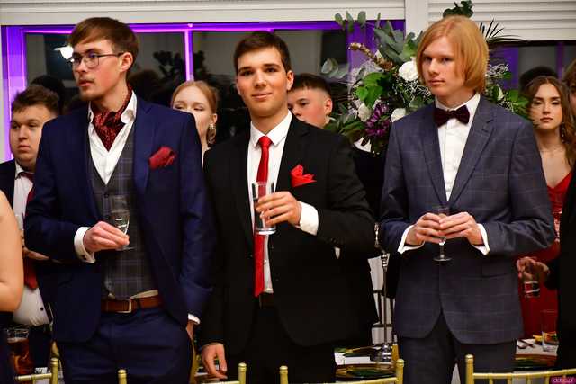 [WIDEO/FOTO] Ależ to był bal! Studniówka maturzystów ze świdnickiego Banacha 