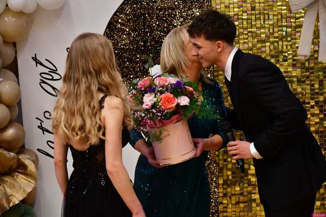 [WIDEO/FOTO] Ależ to był bal! Studniówka maturzystów ze świdnickiego Banacha 