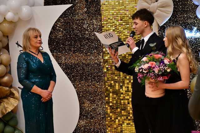 [WIDEO/FOTO] Ależ to był bal! Studniówka maturzystów ze świdnickiego Banacha 