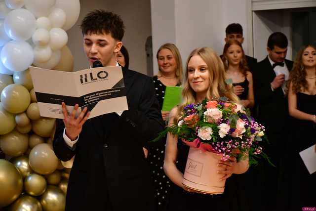 [WIDEO/FOTO] Ależ to był bal! Studniówka maturzystów ze świdnickiego Banacha 