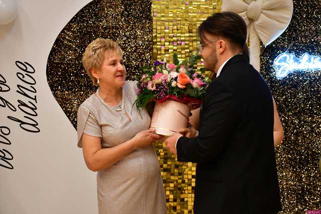 [WIDEO/FOTO] Ależ to był bal! Studniówka maturzystów ze świdnickiego Banacha 