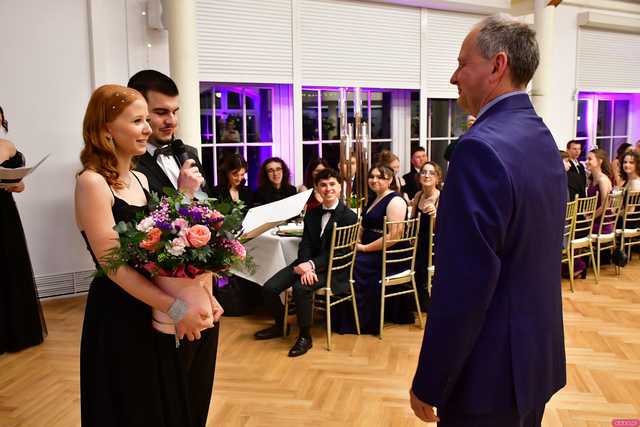 [WIDEO/FOTO] Ależ to był bal! Studniówka maturzystów ze świdnickiego Banacha 