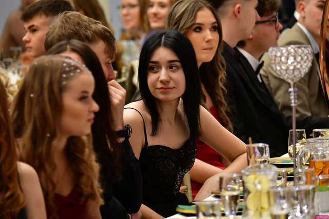 [WIDEO/FOTO] Ależ to był bal! Studniówka maturzystów ze świdnickiego Banacha 