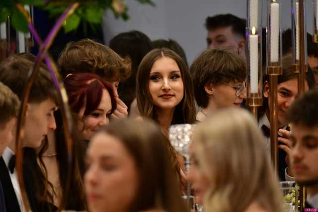 [WIDEO/FOTO] Ależ to był bal! Studniówka maturzystów ze świdnickiego Banacha 