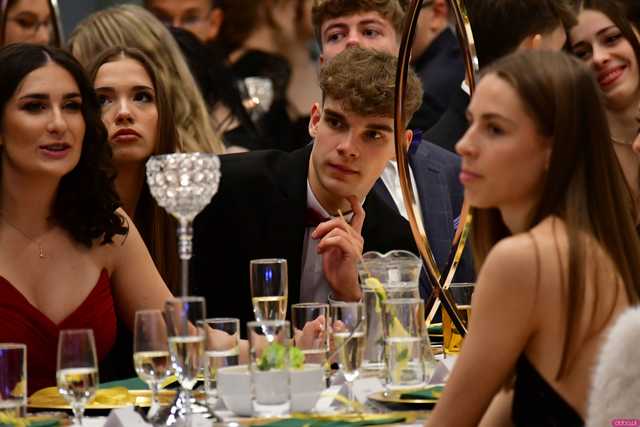 [WIDEO/FOTO] Ależ to był bal! Studniówka maturzystów ze świdnickiego Banacha 